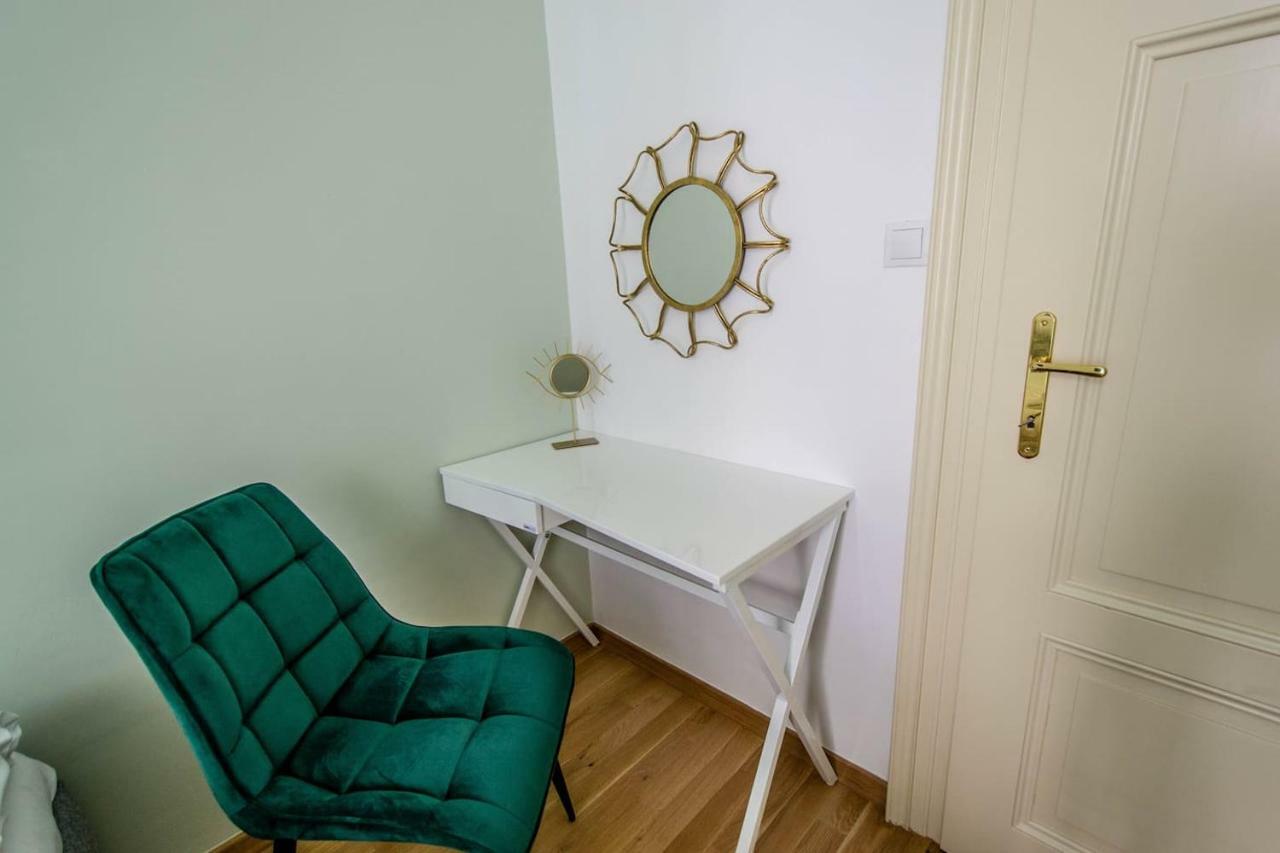 Design 3Bdr Apartment In Residence, Free Parking Prag Exterior foto